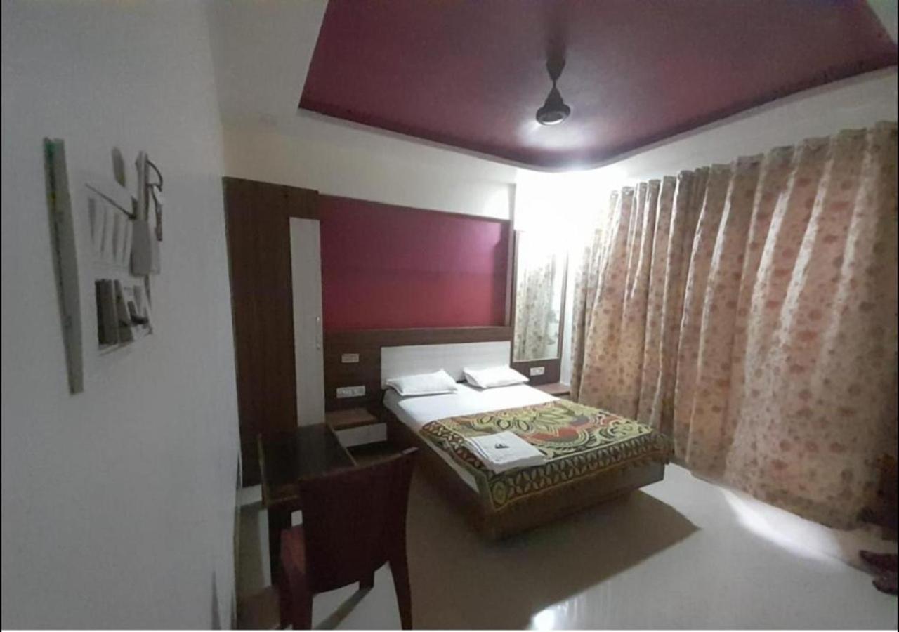 Hotel Sai Ganesh Lodging&Boarding By WB Inn Titwala Exterior foto