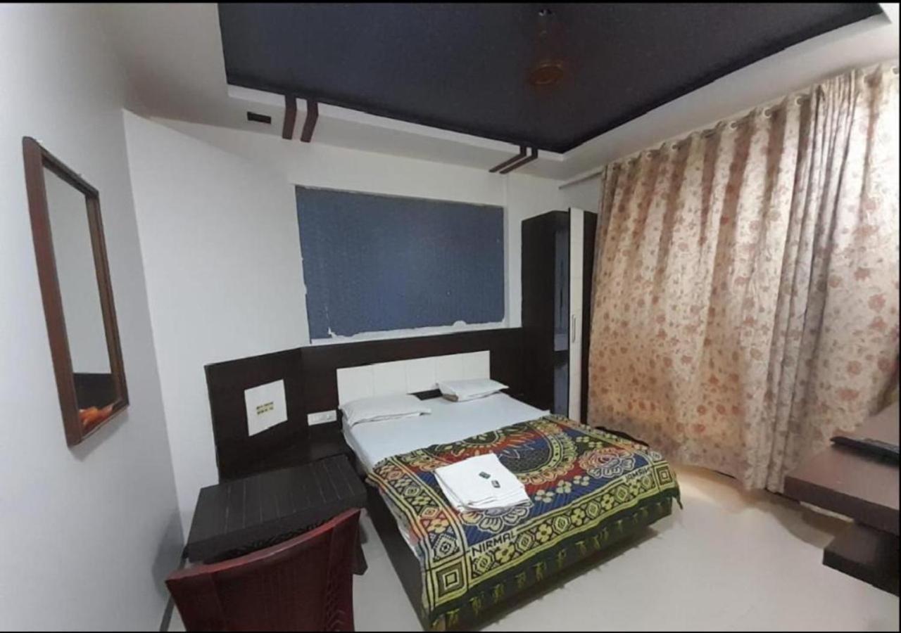 Hotel Sai Ganesh Lodging&Boarding By WB Inn Titwala Exterior foto